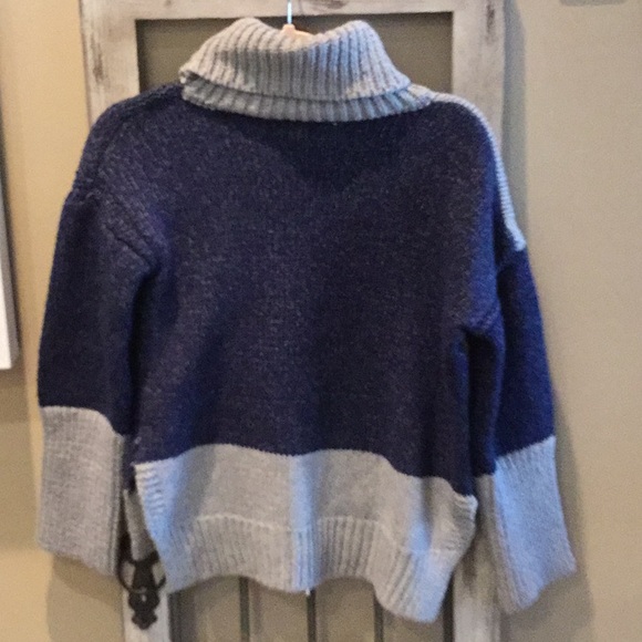 Solution Sweater - Picture 4 of 4